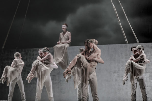 Омаж Павићу и Томажу